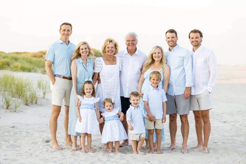 extended family photo on the beach